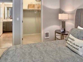 Modern 1bedroom close to airport & downtown!
