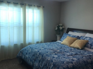 Nashville TN Area - Large Bedroom and w/Private Bath, Access...