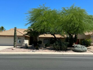 Fully furnished bedroom in northeast Mesa in a lovely home...