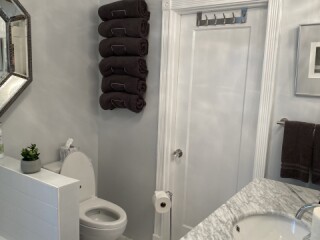 Parkside Gem; 3 bedroom/1.5 bathroom upper floor