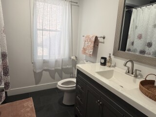 Private Bedroom and Bathroom 2 Miles from Longwood Medical Center