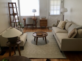 Private end unit row home near Rose Medical Center